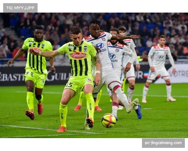 托利索失点后莫雷拉补射制胜,里昂逆转斯特拉斯堡取胜 托利索失点后莫雷拉补射制胜,里昂逆转斯特拉斯堡取胜