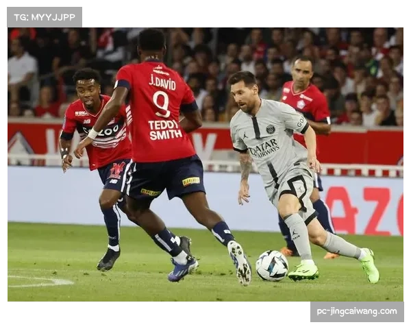 尼斯门将迪乌夫高接低挡,多次化解巴黎圣日耳曼攻势 尼斯门将迪乌夫高接低挡,多次化解巴黎圣日耳曼攻势