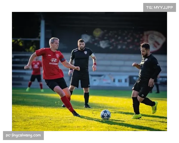尼斯训练基地遭400名球迷围堵,法国当局升级高风险赛事安保 尼斯训练基地遭400名球迷围堵,法国当局升级高风险赛事安保